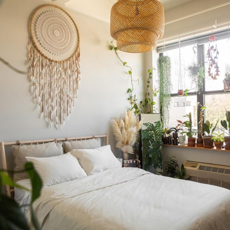 beautiful-boho-bedroom-decorating-ideas-4119470-hero-220ca2435fba43cbb3523e2c88132631